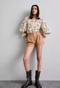 Шорты CONRY PLEATED CUFF Alice + Olivia, цвет Tan