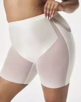 Шорты до середины икры с пуш-апом Spanx, белый