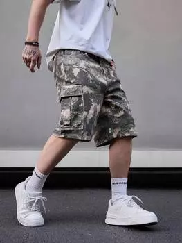 Шорты джинсовые Manfinity EMRG с откидными карманами и принтом, камуфляжный