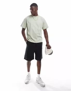 Шорты-карго ASOS DESIGN миди черного цвета с нашивкой