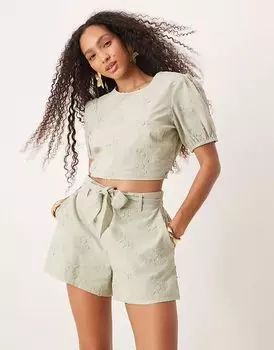 Шорты-комбинезон ASOS DESIGN с объемной цветочной вышивкой зеленого цвета