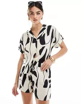 Шорты-накидки JDY из фактурной ткани с абстрактным монохромным принтом (часть комплекта)