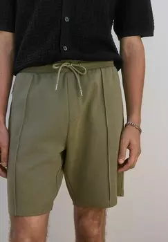Шорты REGULAR FIT - PINTUCK ZIP POCKET - Tracksuit bottoms Next, зеленый
