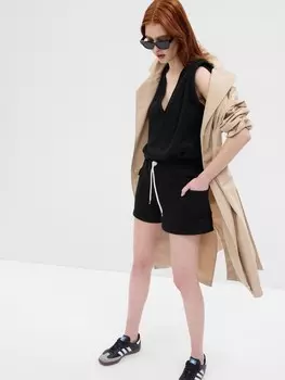 Шорты с карманами Gap, черный