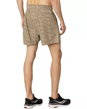 Шорты Saucony Outpace 5" Shorts, цвет Pewter Camo Print