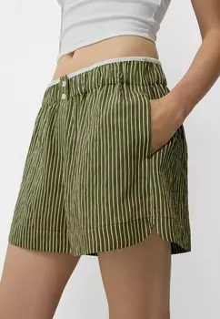 Шорты STRIPED-BERMUDA Bershka, хаки