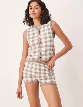 Шорты в клетку ASOS DESIGN с фестончатым краем цвета мокко