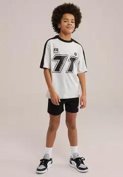 Шорты WE Fashion, черный