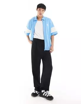 Сине-белая рубашка adidas