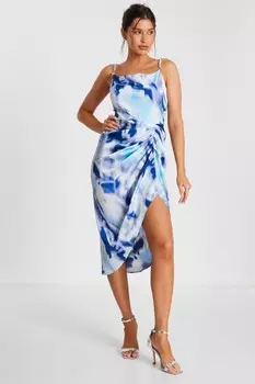 Синее атласное платье миди с мраморным принтом и сборками QUIZ Clothing