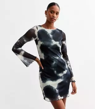 Синее мини-платье в сеточку с абстрактным принтом New Look, синий