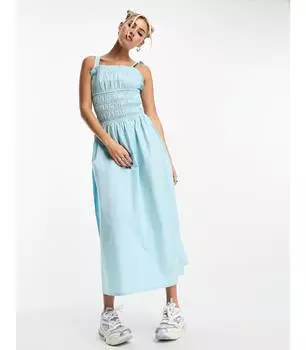 Синее платье мидакси с присборенной строчкой Native Youth