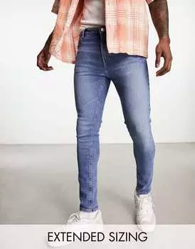 Синие эластичные джинсы с эффектом спрея ASOS DESIGN