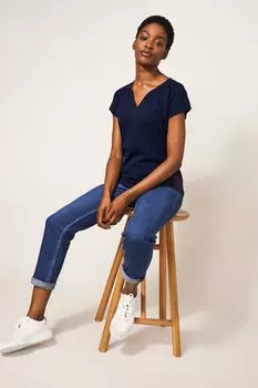 Синяя футболка Nelly с треугольным вырезом горловины White Stuff, синий