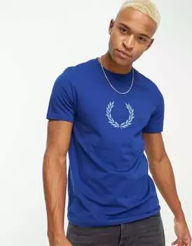 Синяя футболка с изображением лаврового венка Fred Perry