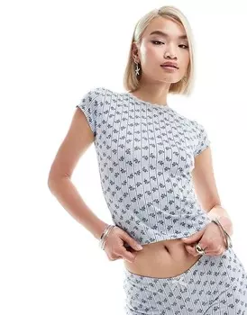 Синяя футболка в рубчик с цветочным принтом Motel Zagy