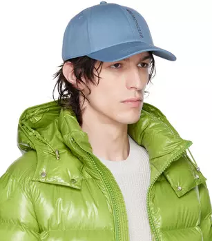 Синяя кепка с логотипом Moncler