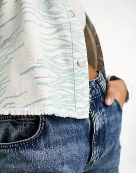 Синяя укороченная куртка из стираного твила ASOS DESIGN с животным принтом