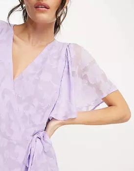 Сиреневое фактурное платье миди с запахом YAS Bridesmaid