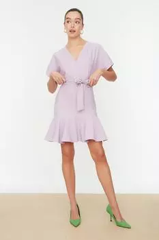Сиреневое тканое платье с поясом и воланами Trendyol, фиолетовый