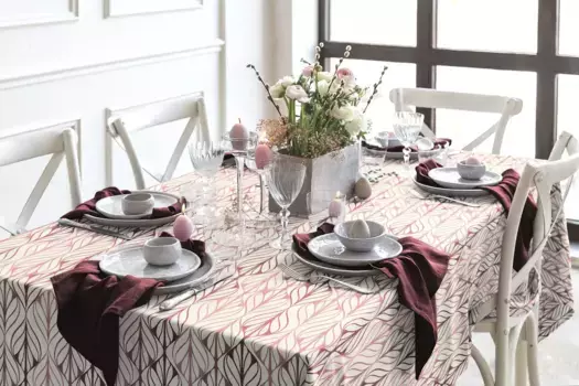 Скатерть Adam "Волна", изготовленная из экологически чистого хлопка, производство Германия 80х80 см, темно-красный/розовый