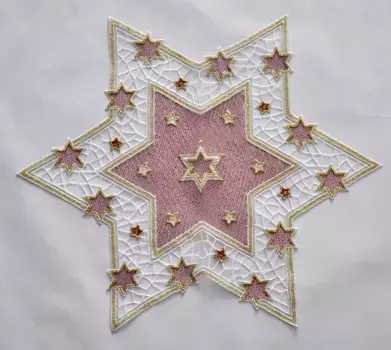 Скатерть Плауэн с вышивкой "Золотой Тан", одинарная звезда Stickereien Plauen 27 см, красный