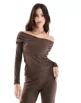 Сложите поверх топа бардо в шоколаде ASOS DESIGN
