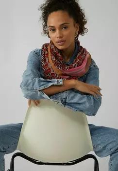 Снуд LOOP AUS RECYCELTEM MIT GRAFISCHEM MUSTER Codello, светло-розовый