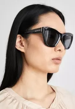 Солнцезащитные очки Dubai Michael Kors, чёрный/темно-серый однотонный