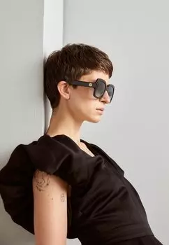 Солнцезащитные очки Gucci, черные
