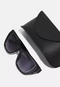 Солнцезащитные очки Guess, черные