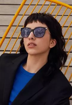 Солнцезащитные очки Guess, черный