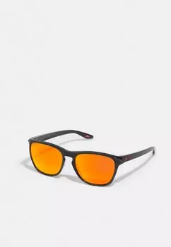Солнцезащитные очки Oakley