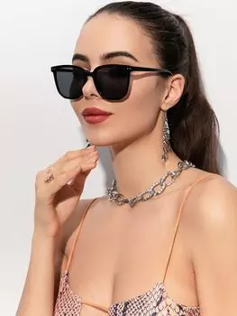 Солнцезащитные очки пластиковые, черный