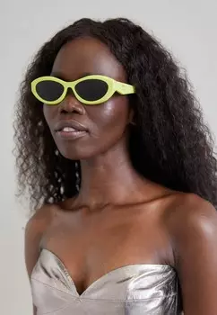 Солнцезащитные очки Prada, кедр