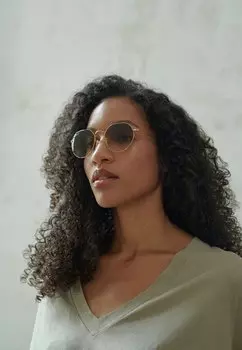 Солнцезащитные очки Ray-Ban