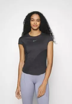 Спортивная футболка Nike