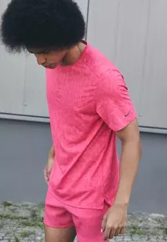 Спортивная футболка RISE RUN Nike, розовый