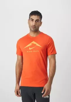 Спортивная футболка Tee Trail Logo Nike, цвет cosmic clay