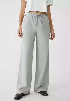 Спортивные брюки FLOWING Stradivarius, светло-серый