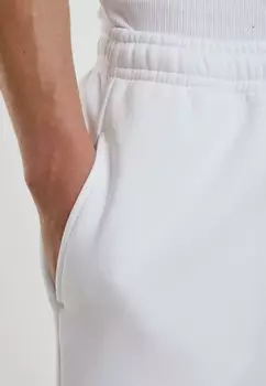 Спортивные брюки FLUFFY Urban Classics, белый