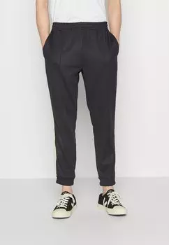Спортивные брюки Lacoste, пропасть