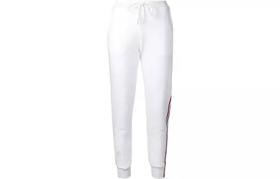 Спортивные брюки с нашивкой-логотипом и полосками по бокам THOM BROWNE, белый