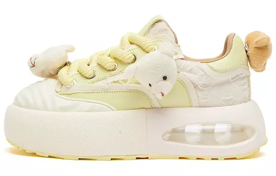 Спортивные парковые туфли на платформе женские низкие бледно-желтые Keddo