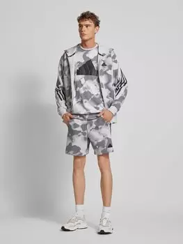 Спортивные шорты классического кроя с этикеткой ADIDAS SPORTSWEAR, светло-серый