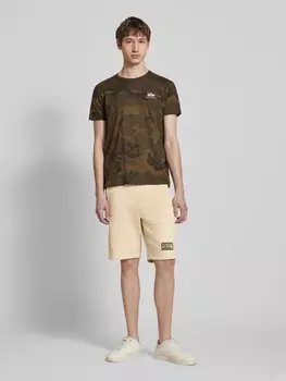 Спортивные шорты классического кроя с этикеткой Alpha Industries, кремовый