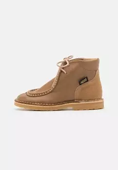 Спортивные туфли на шнуровке Boomer Wallabee Boot Unisex Young Soles, цвет hazel