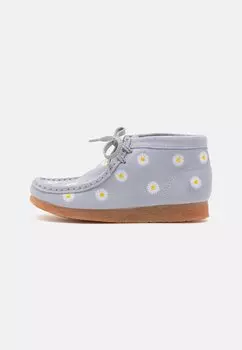 Спортивные туфли на шнуровке Wallabee Booto Unisex Clarks, цвет cloud grey