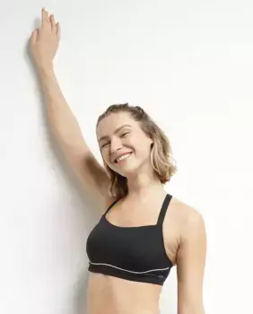 Спортивный бюстгальтер с формованными чашками Dim, черный