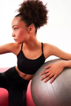 Спортивный бюстгальтер с круглым вырезом DeFacto, черный